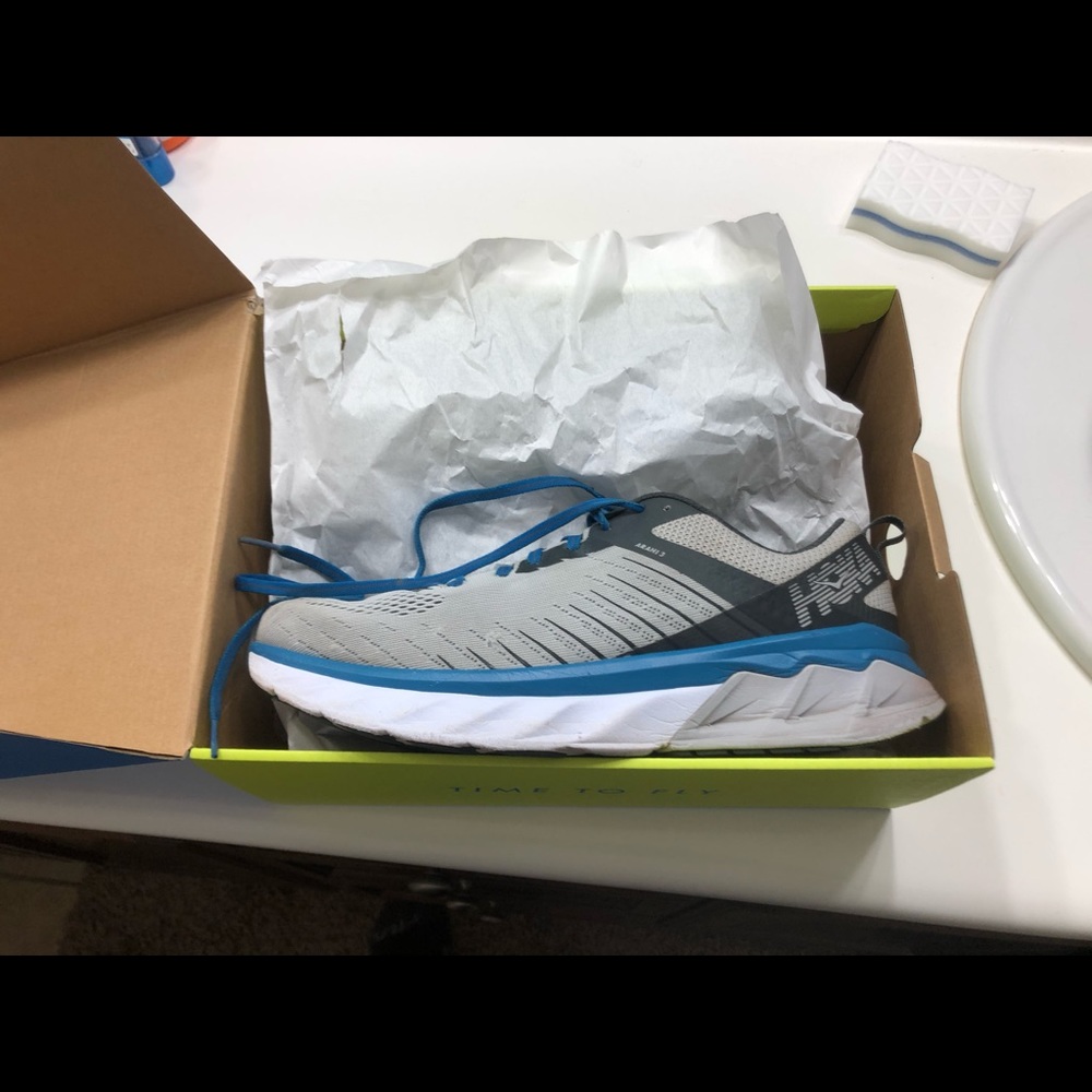HOKA Arahi 3